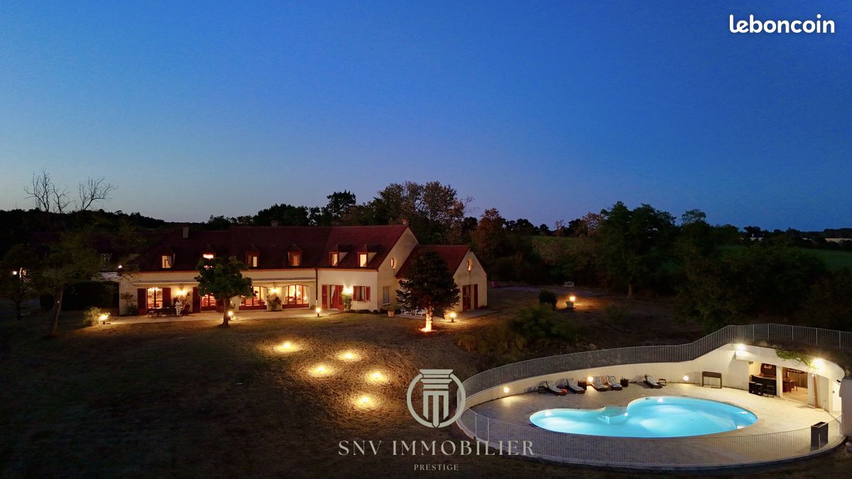Maison 11 pièces 588 m² · à Moulins · 588 m² · 1 100 000 €