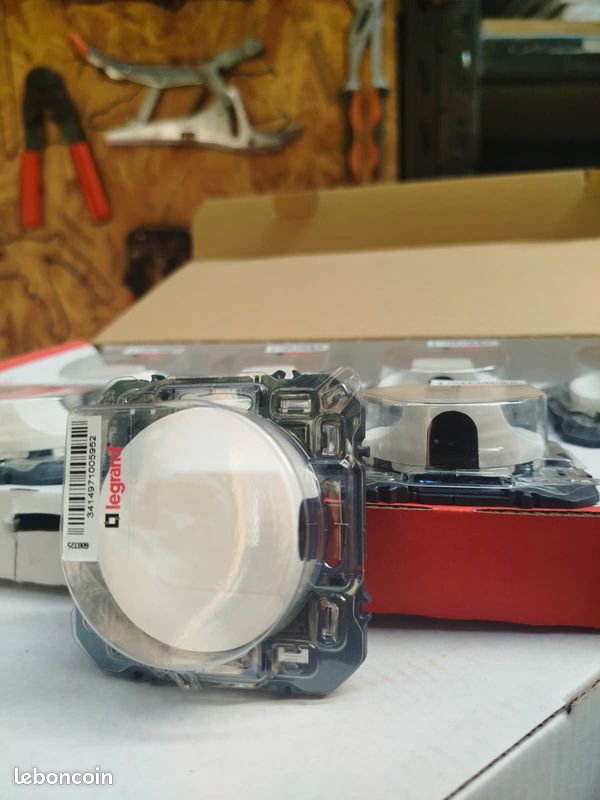 Appareillage Legrand Dooxie — RJ45, poussoir, sortie câble — NEUF (image 8)