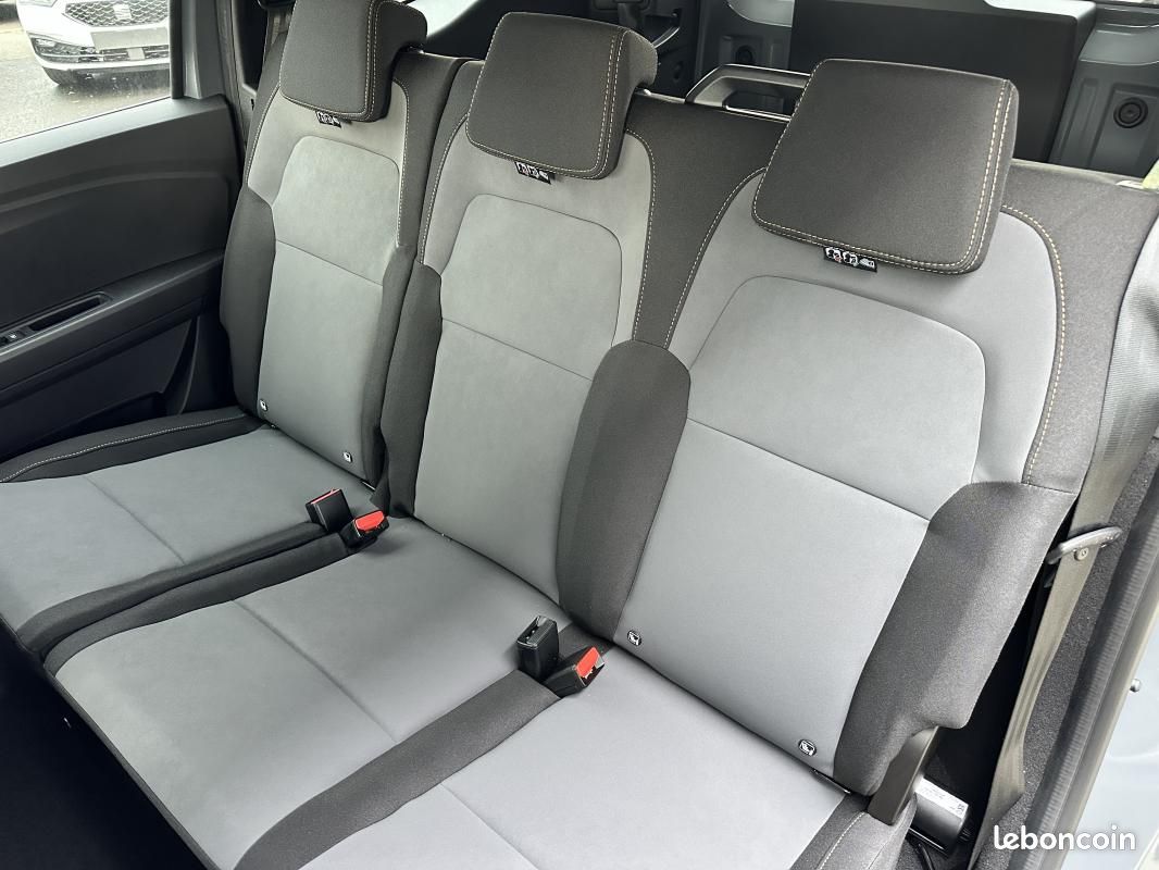 Dacia Jogger1.6 hybrid 140ch Extreme 5 places NOIR (image 29)