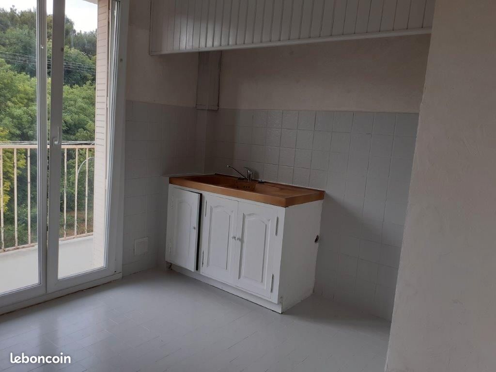 Appartement 5 pièces 74 m² · à Bourg-Saint-Andéol · 74 m² · 600 €