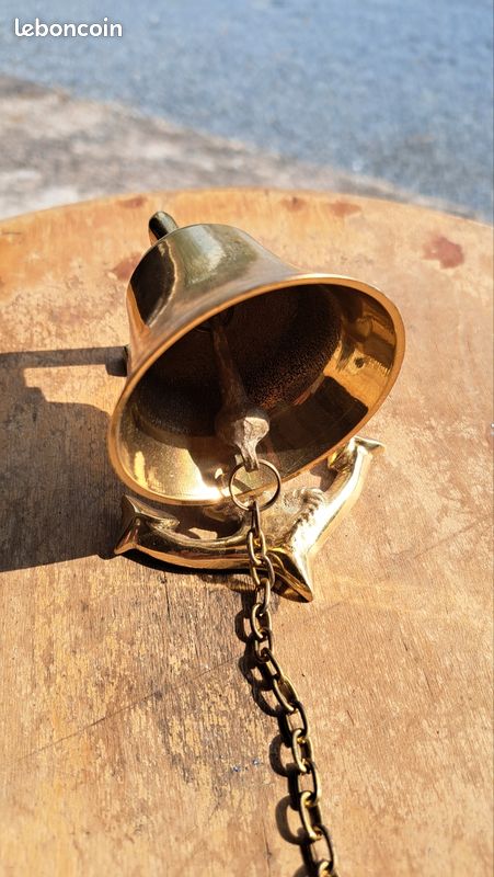 Cloche decorative en laiton neuve (image 1)