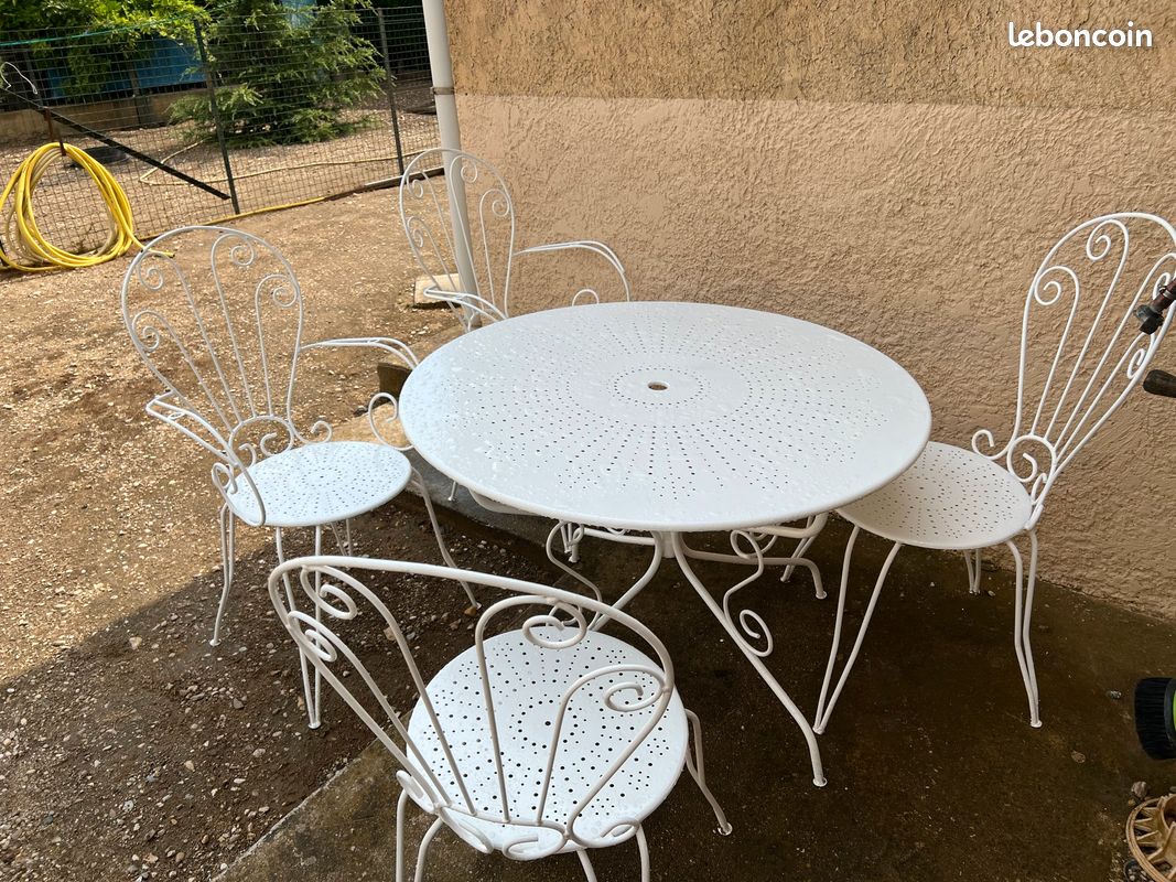 Table Ronde En Fer Forgé Vert – Plateau Verre, 110x110 Cm, Hauteur 80 Cm, Occasion