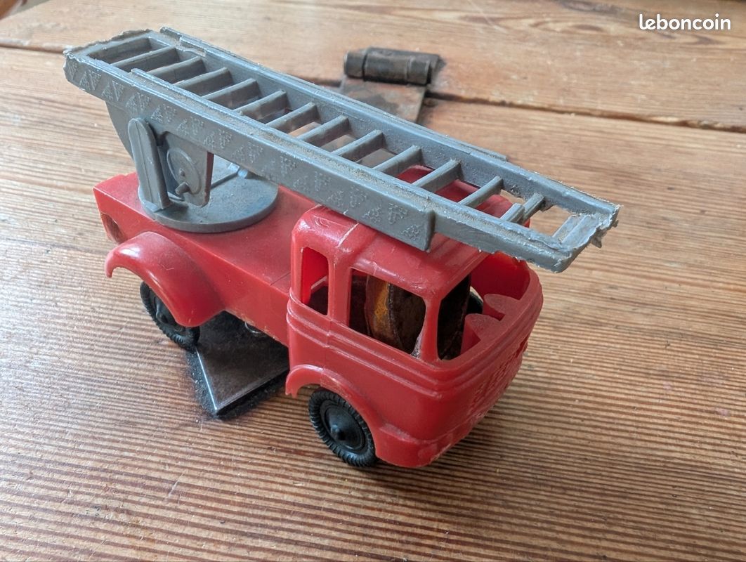 BERLIET GAK 17 fourgon mixte Pompiers Solido 1:55 EUR 5,90 - FR