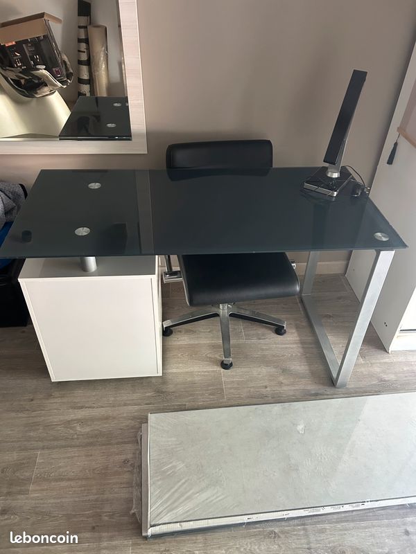 Bureau (image 2)