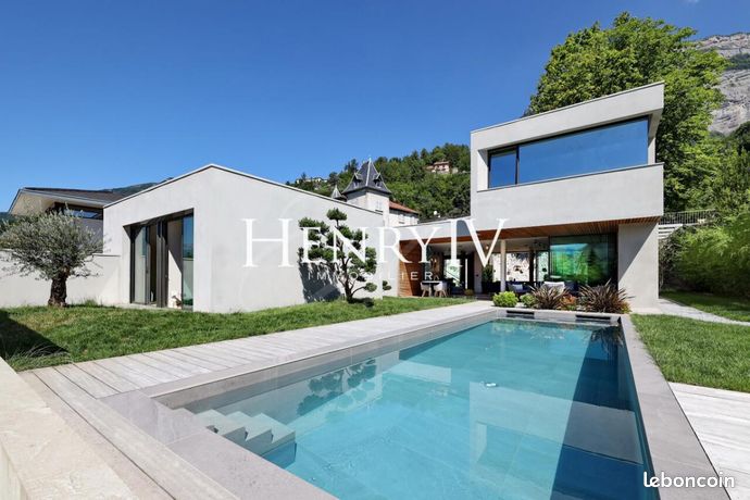 Maison 6 pièces 215 m²