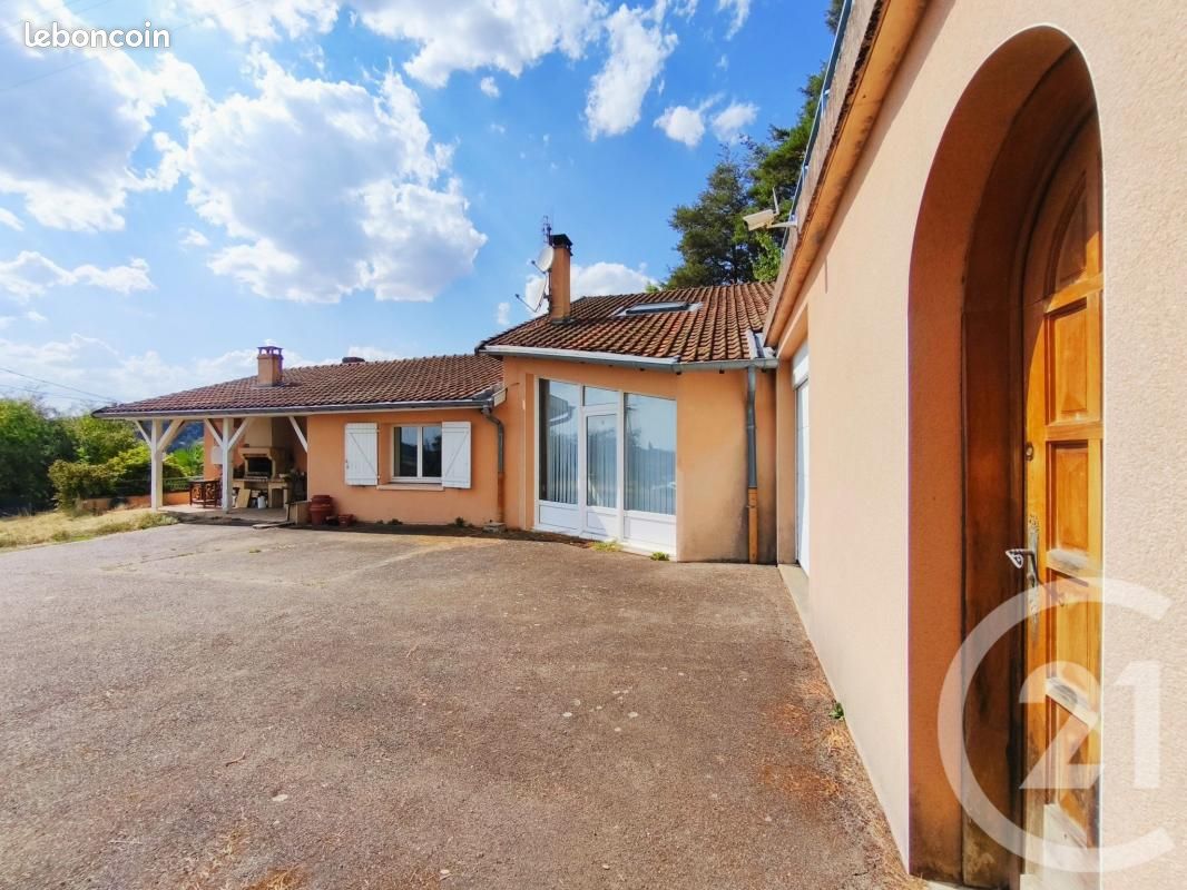 Maison 5 pièces 160 m² · à Sevelinges · 160 m² · 212 000 €