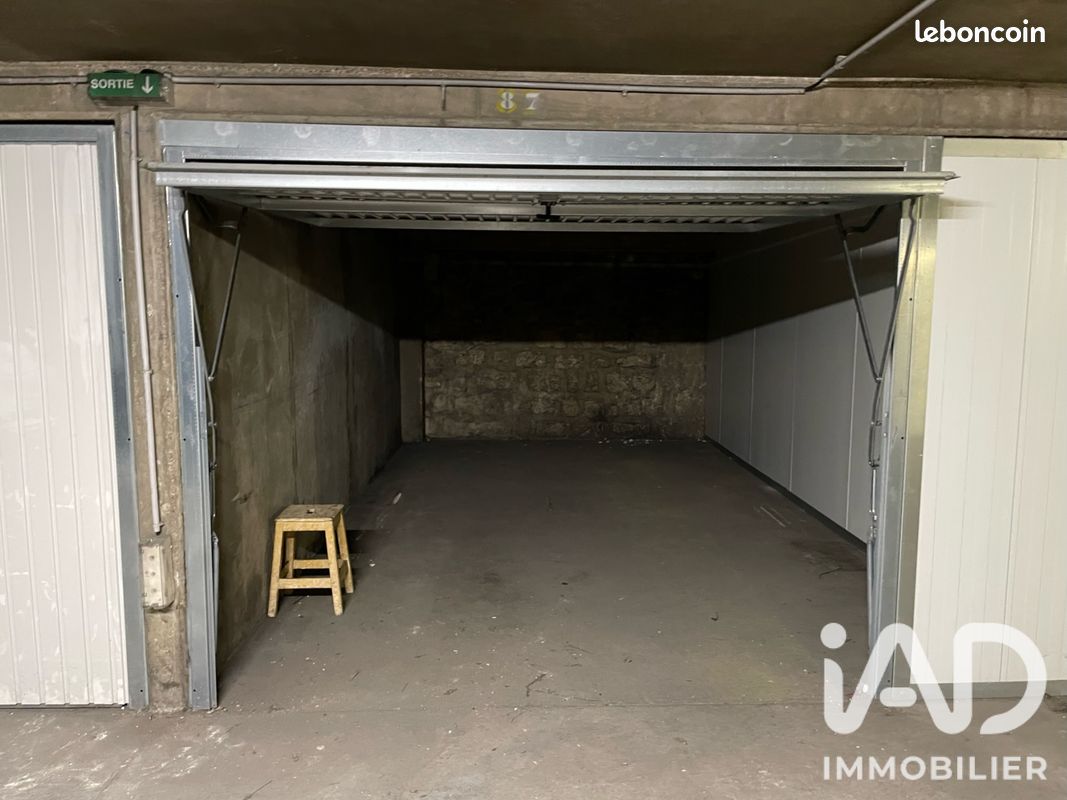 Parking 132 m² · à Paris · 132 m² · 350 000 €