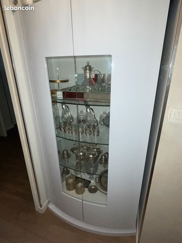 Armoire à vitre (image 1)