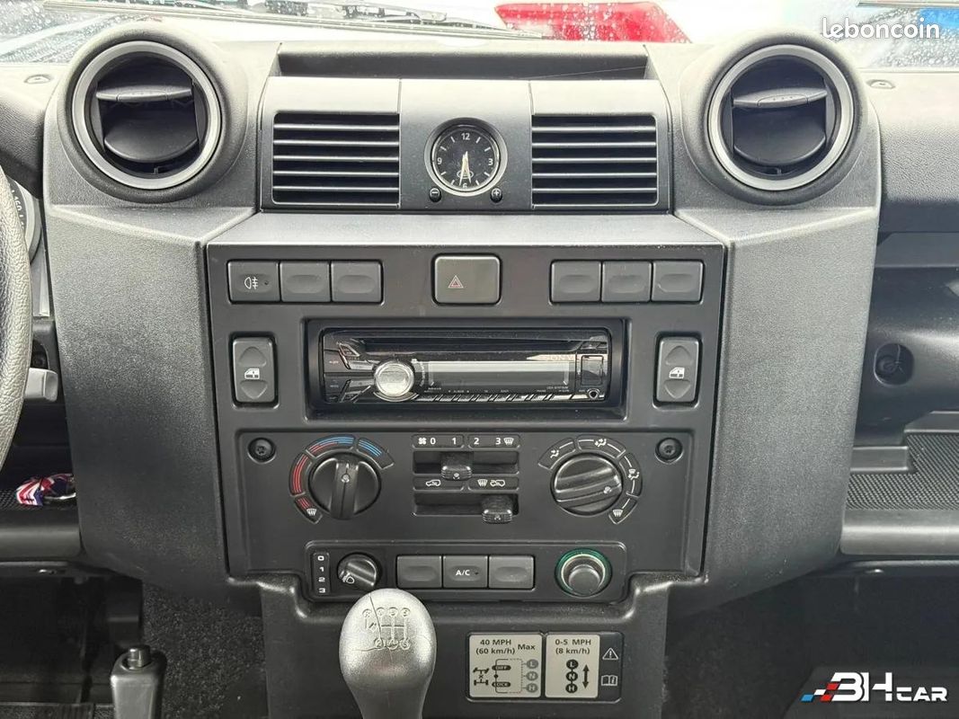 Land Rover Defender Phase 2 Hardtop 2.2 TDCi 122 ch (image 17)