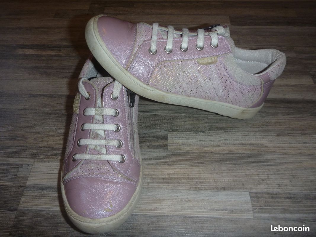 Chaussures type sneakers en cuir Noël Pointure 31 (image 1)