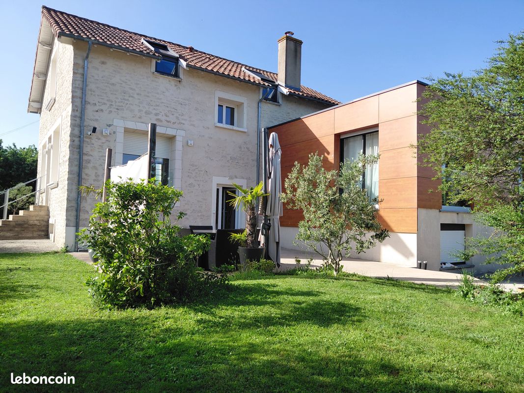 Maison 7 pièces 200 m² · à Fontaine-le-Comte · 200 m² · 420 000 €