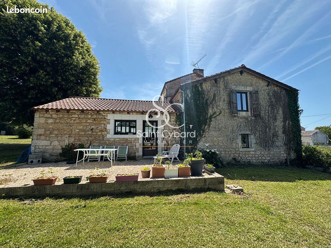 Maison 8 pièces 265 m² · à Angoulême · 265 m² · 399 000 €