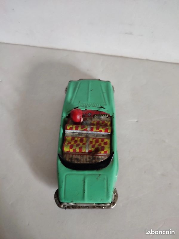 Voiture à Friction En Tôle – Années 70 – Fabrication Chine – Jouet Mécanique Vintage
