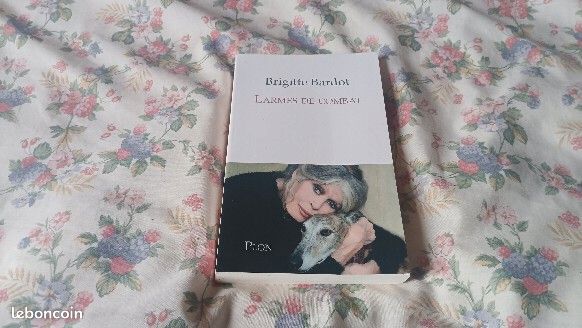 Livre larme de combat (image 1)