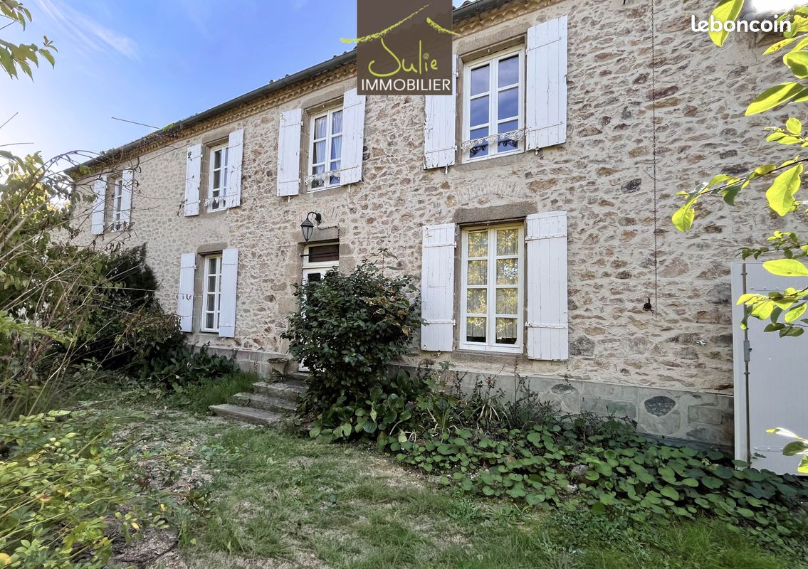 Maison 8 pièces 207 m² · à Bressuire · 207 m² · 247 000 €