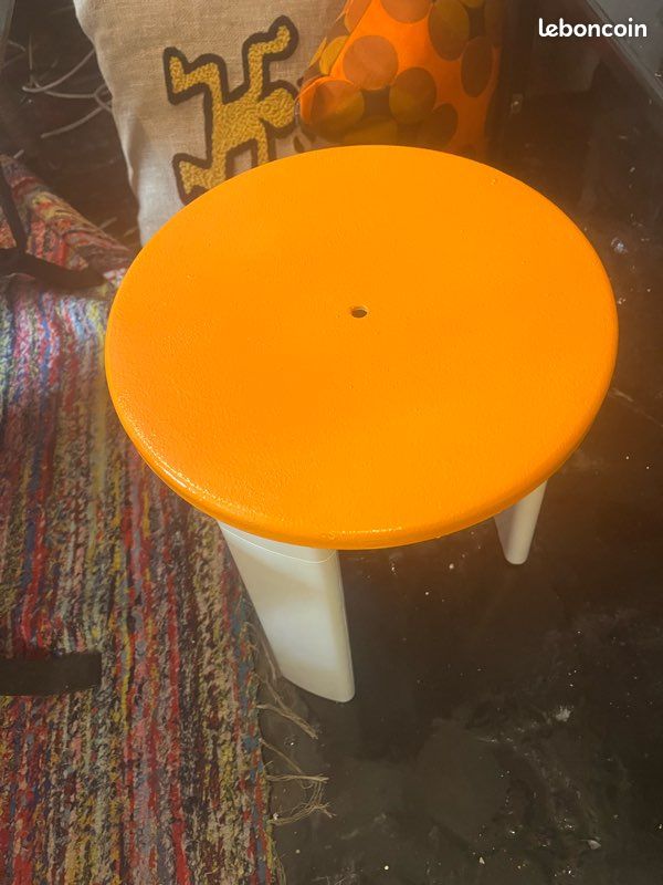 Table basse dans le style année 70 (image 3)