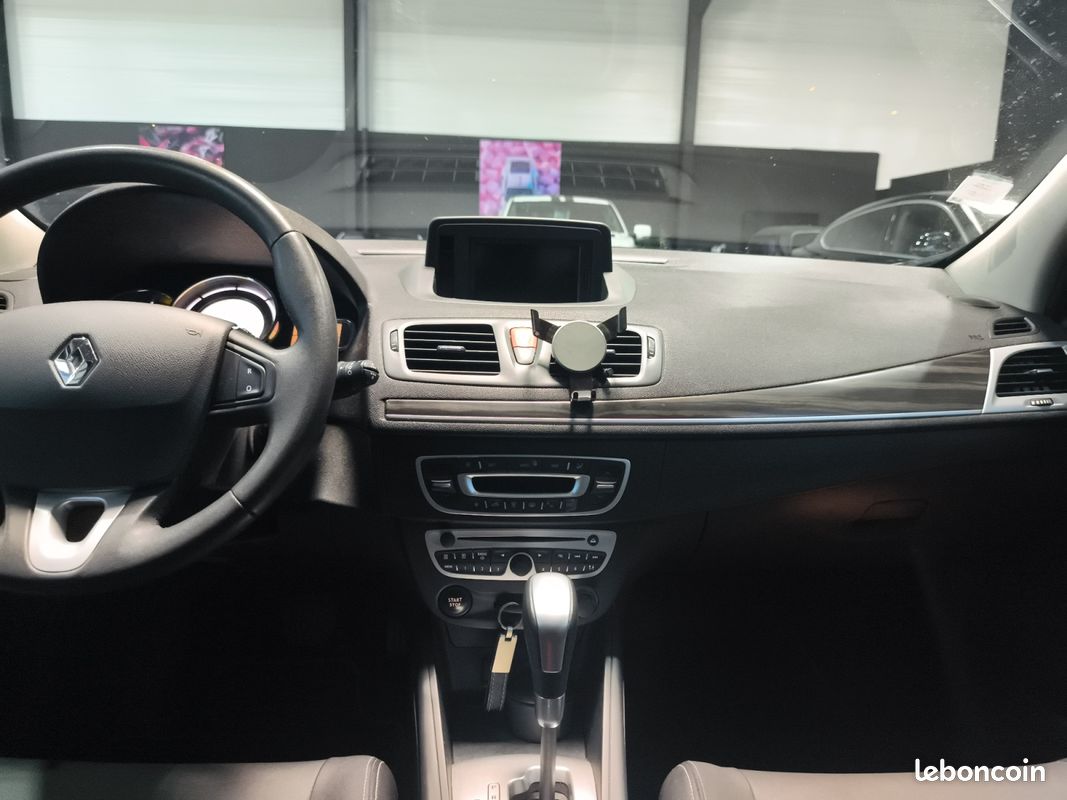 RENAULT MEGANE III BERLINE,CINQ PORTES 2.0 16V 140 PRIVILEGE BOITE AUTOMATIQUE 140Ch Garantie 12 mois (image 11)