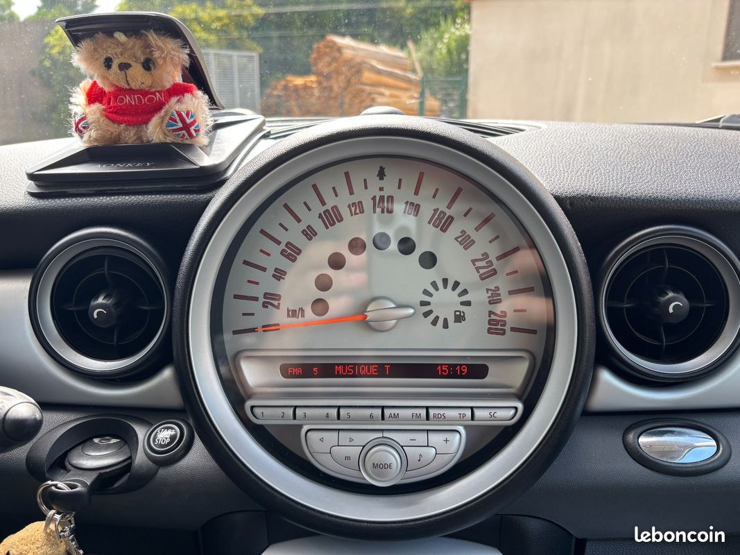 MINI HATCH R56 1.6i - 75 One (image 16)
