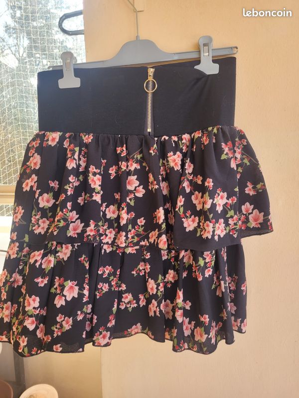Jupe Femme Doublée Aspect Froissé – Taille 38 – Couleur Gris Et Noir – Marque MODEL – Occasion Très Bon état