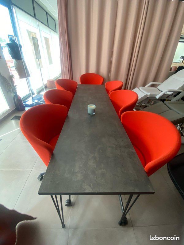 Table pieds scandinave (image 1)