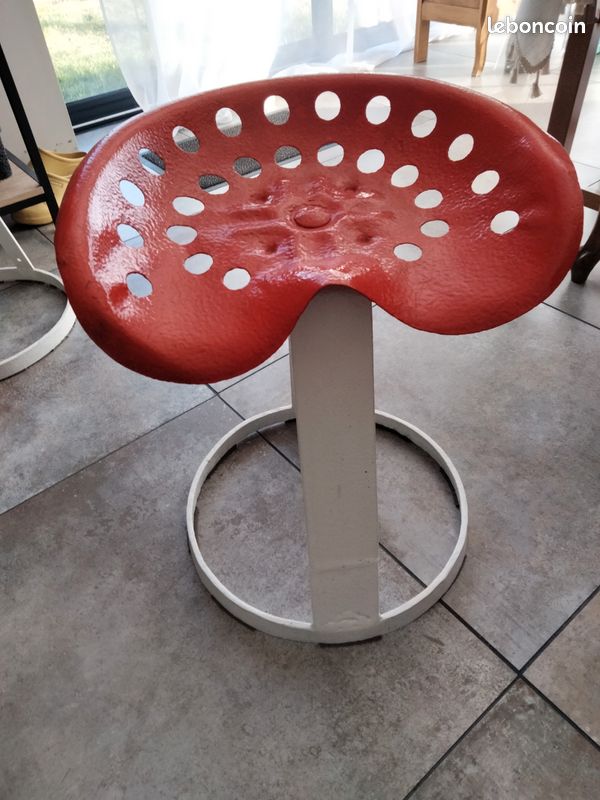 Siège de tracteur transformé en tabouret (image 1)