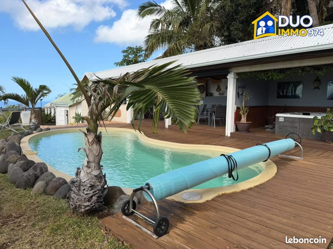 Maison 10 pièces 237 m² · à L'Étang-Salé · 237 m² · 1 099 000 €