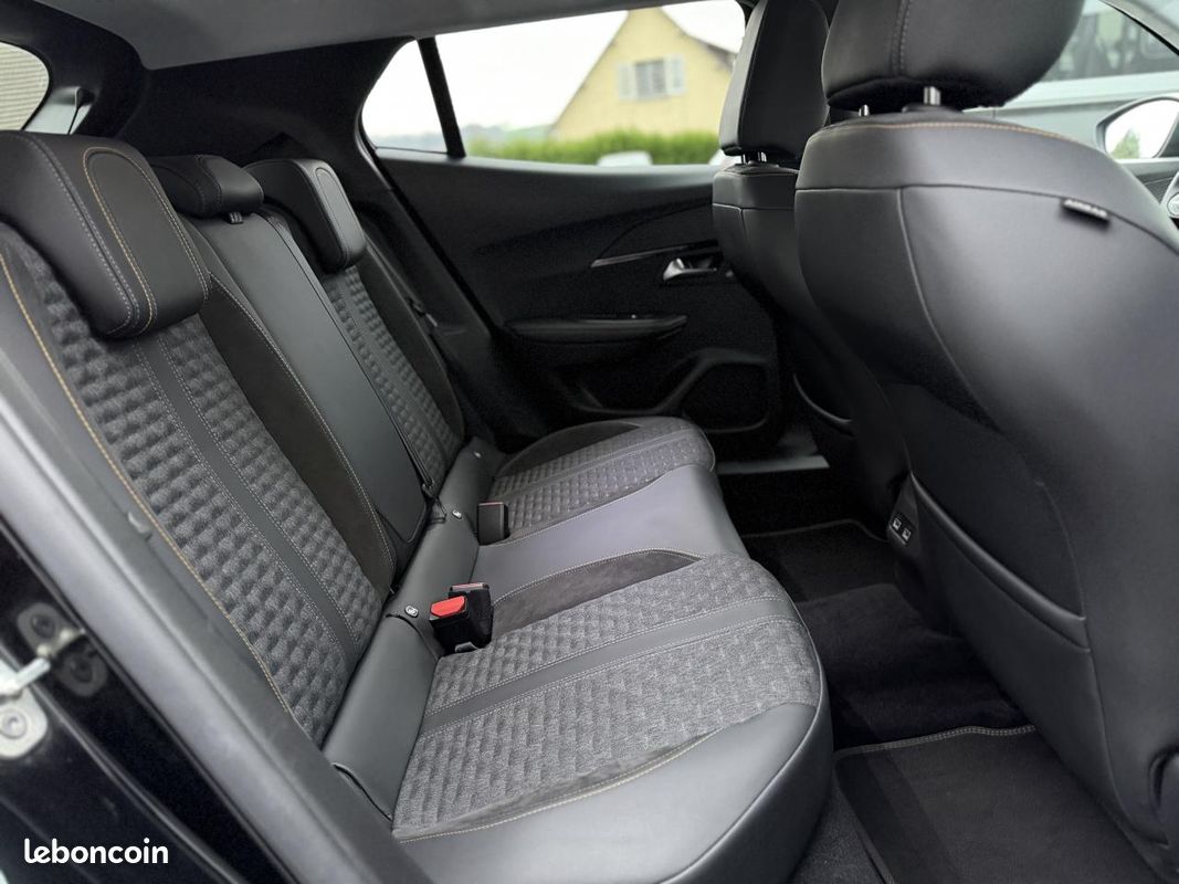 PEUGEOT 2008 1.2i PT S&S 130 Roadtrip (image 14)