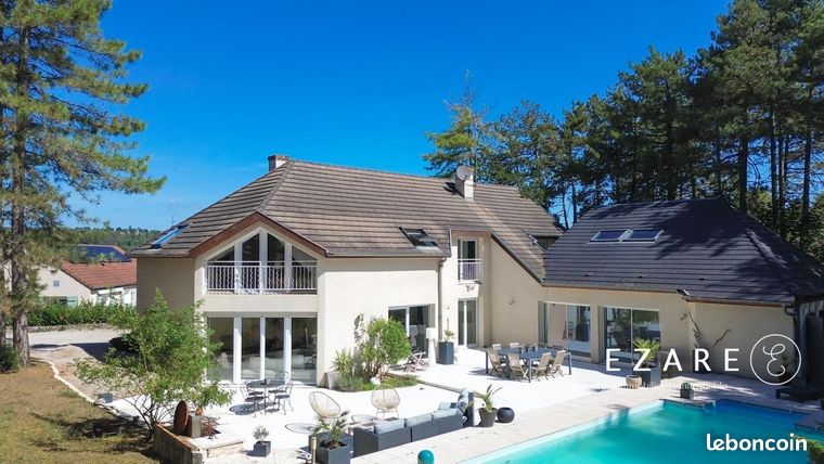 Maison 10 pièces 257 m² — 1