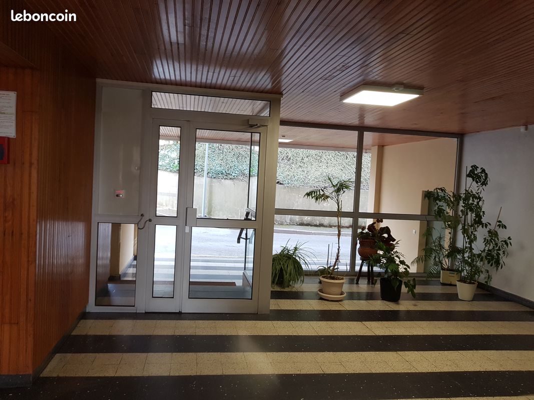 Appartement 4 pièces 100 m² · à Vierzon · 100 m² · 50 000 €
