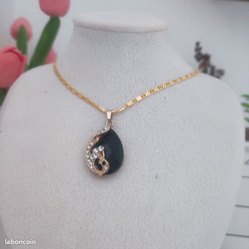 Collier chaîne Y plaqué or avec deux pendentifs de zircons en forme... | Collier Linda