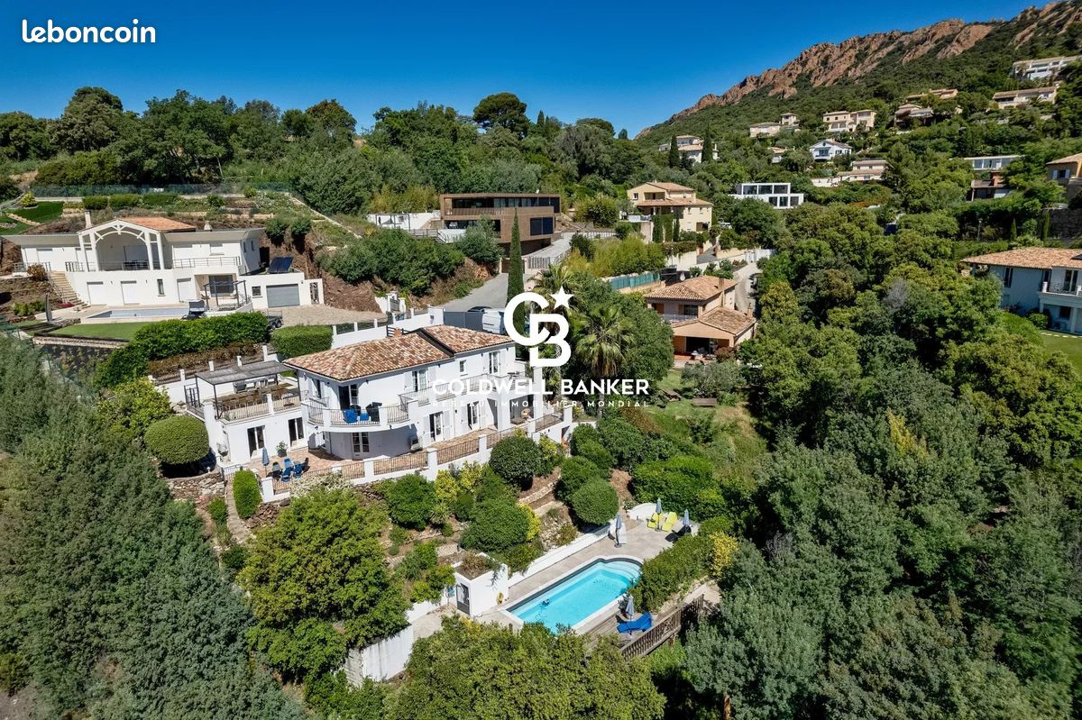 Maison 9 pièces 220 m² · à Saint-Raphaël · 220 m² · 1 690 000 €