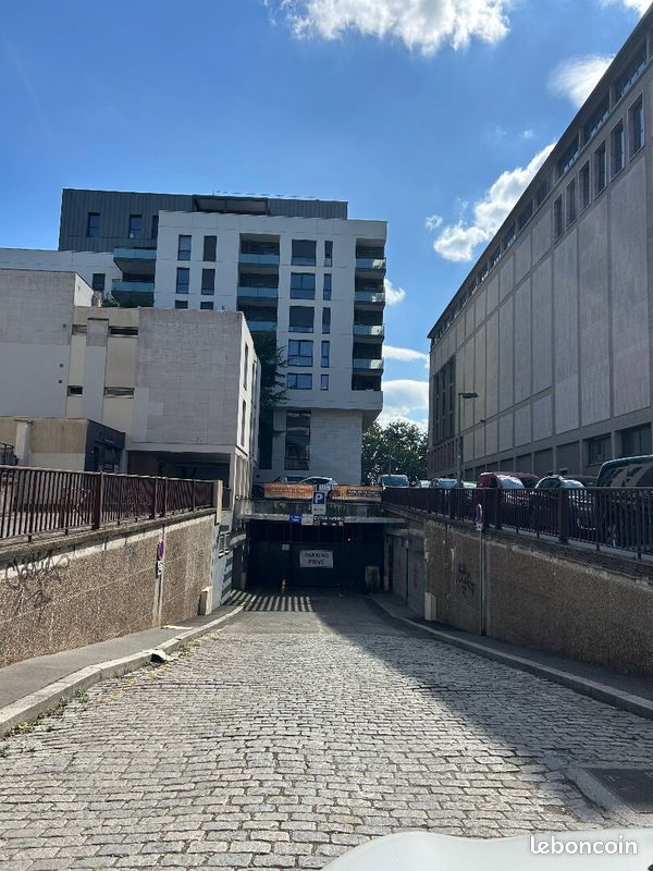 Parking/box ROUEN · 140 €/mois