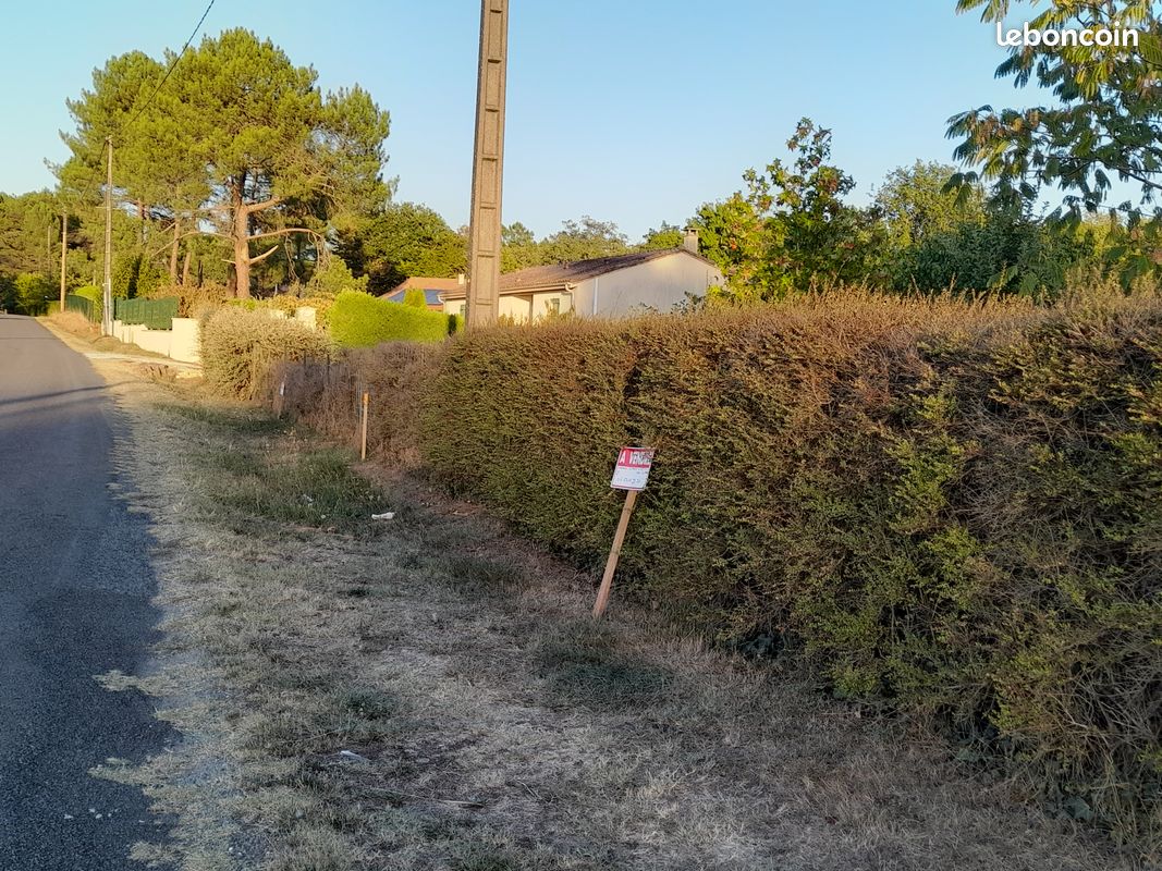 Terrain a batir · à Creyssensac-Et-Pissot · 27 000 €
