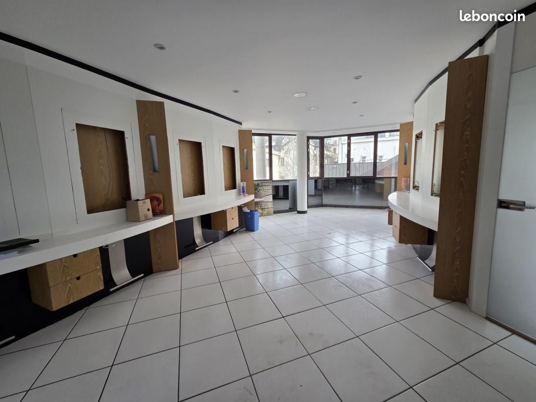 Local commercial 160 m² (image 3)