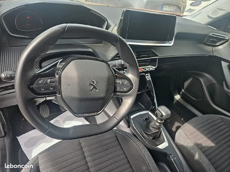 Peugeot 2008 1.2 PureTech 100ch S&S Style (image 13)