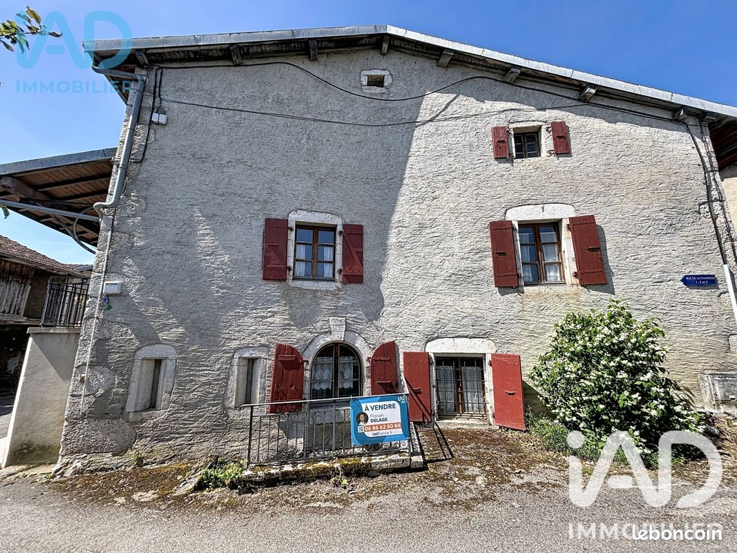 Maison 10 pièces 240 m² · à Saint-Jean-de-Gonville · 240 m² · 350 000 €
