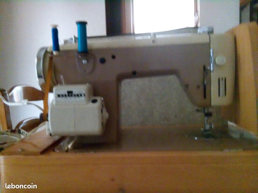 Machine à coudre (image 3)