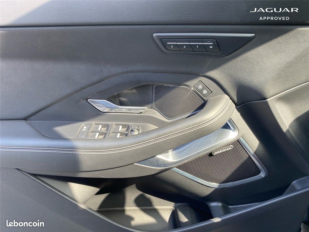 Jaguar E-PACE P-300E CH PHEV AWD BVA R-Dynamic SE (image 16)