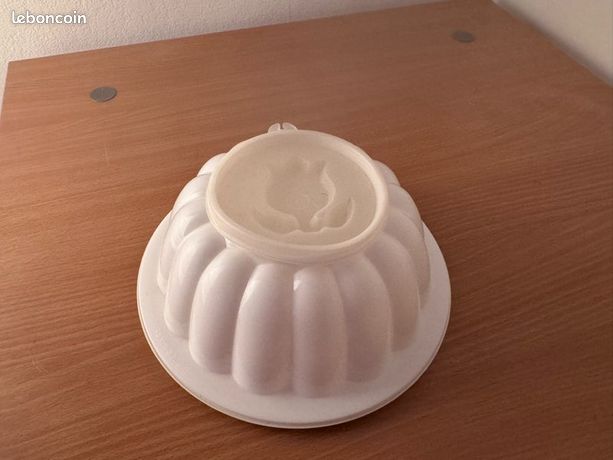 Moule à Charlotte Tupperware Vintage – Blanc, Avec Couvercle Et 4 Décors + Plateau