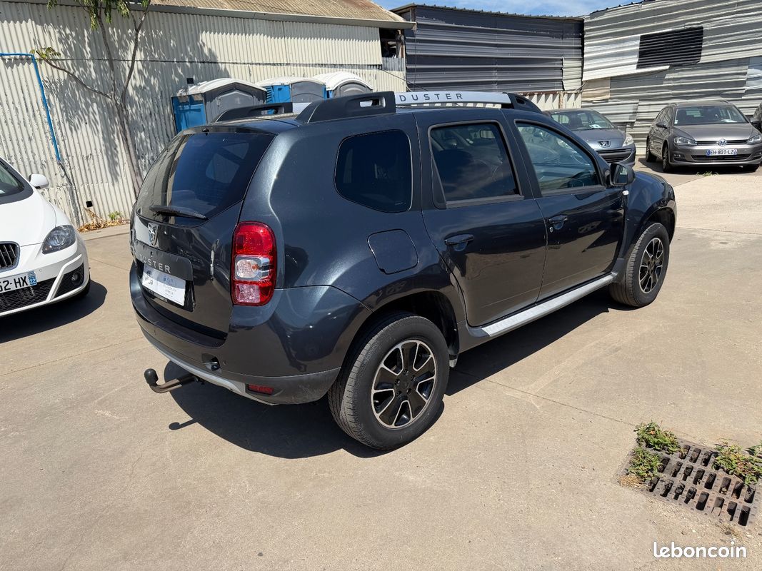 DACIA DUSTER dCi 110 4x2 Black Touch 2017 (image 6)