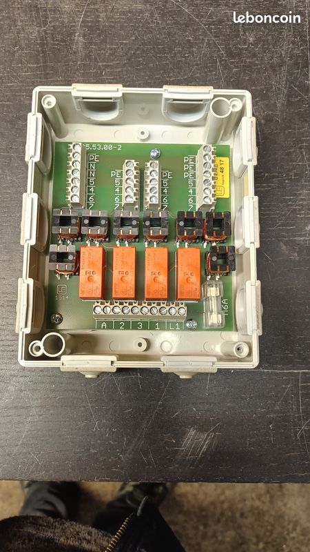 Boîtier de commande de centralisation pour volet roulant ou autre (image 1)