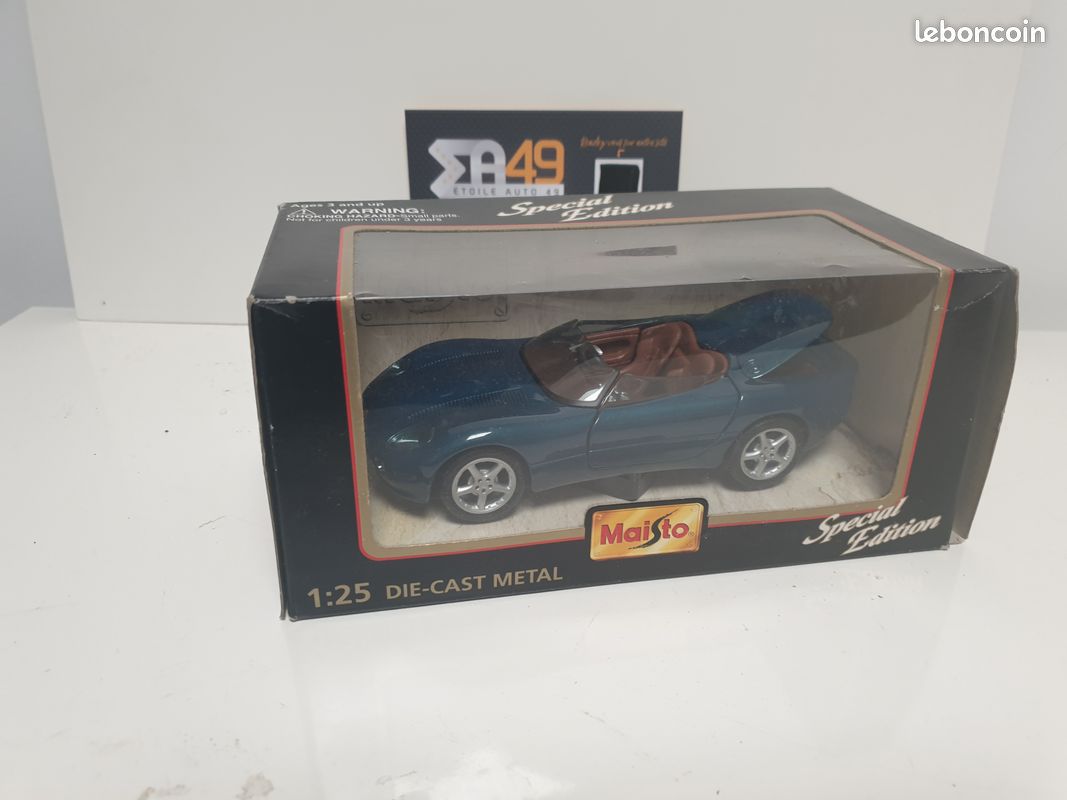 1/18 Jaguar XK180 verte vintage modèle de voiture moulé sous