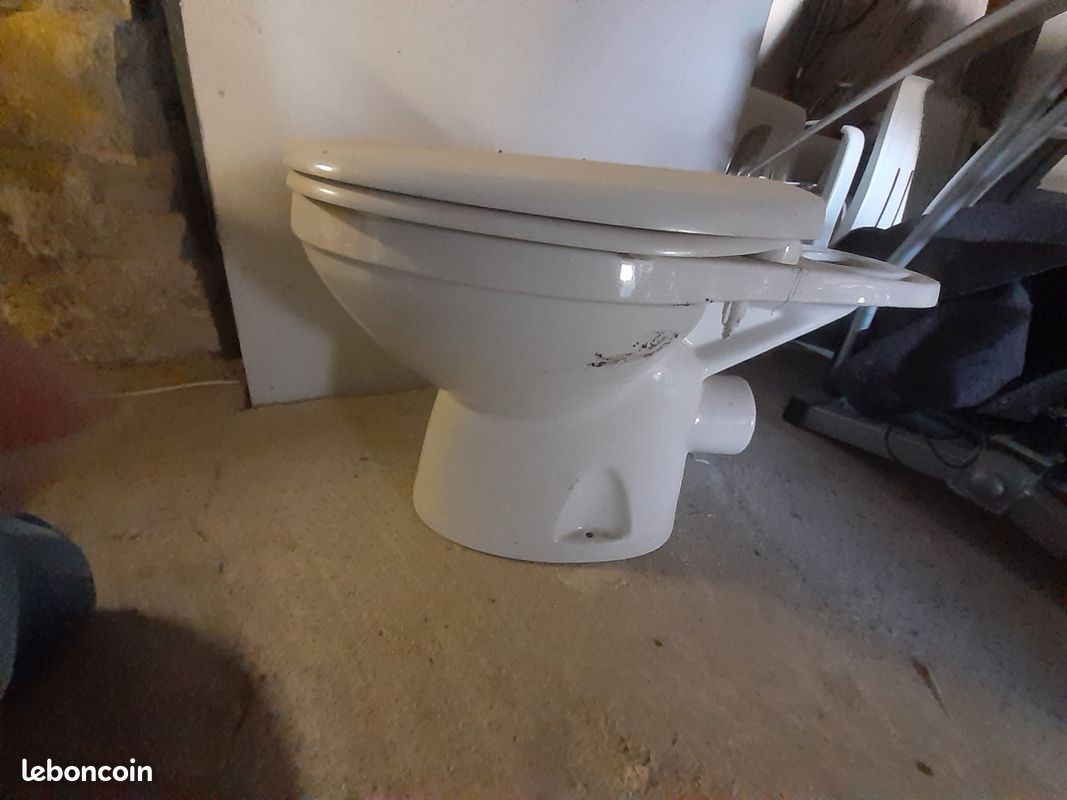 WC à poser céramique (image 2)