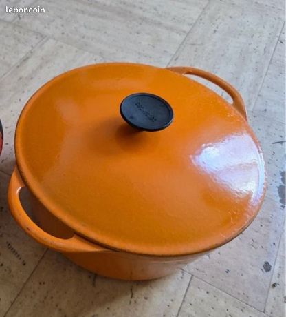 Cocotte fonte le creuset ronde d'occasion - Arts de la table