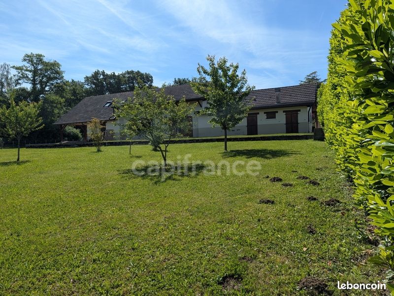 Maison 8 pièces 210 m² · à Bletterans · 210 m² · 295 000 €