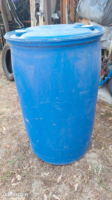 Bidon réservoir 220 litres. Lot possible (image 1)