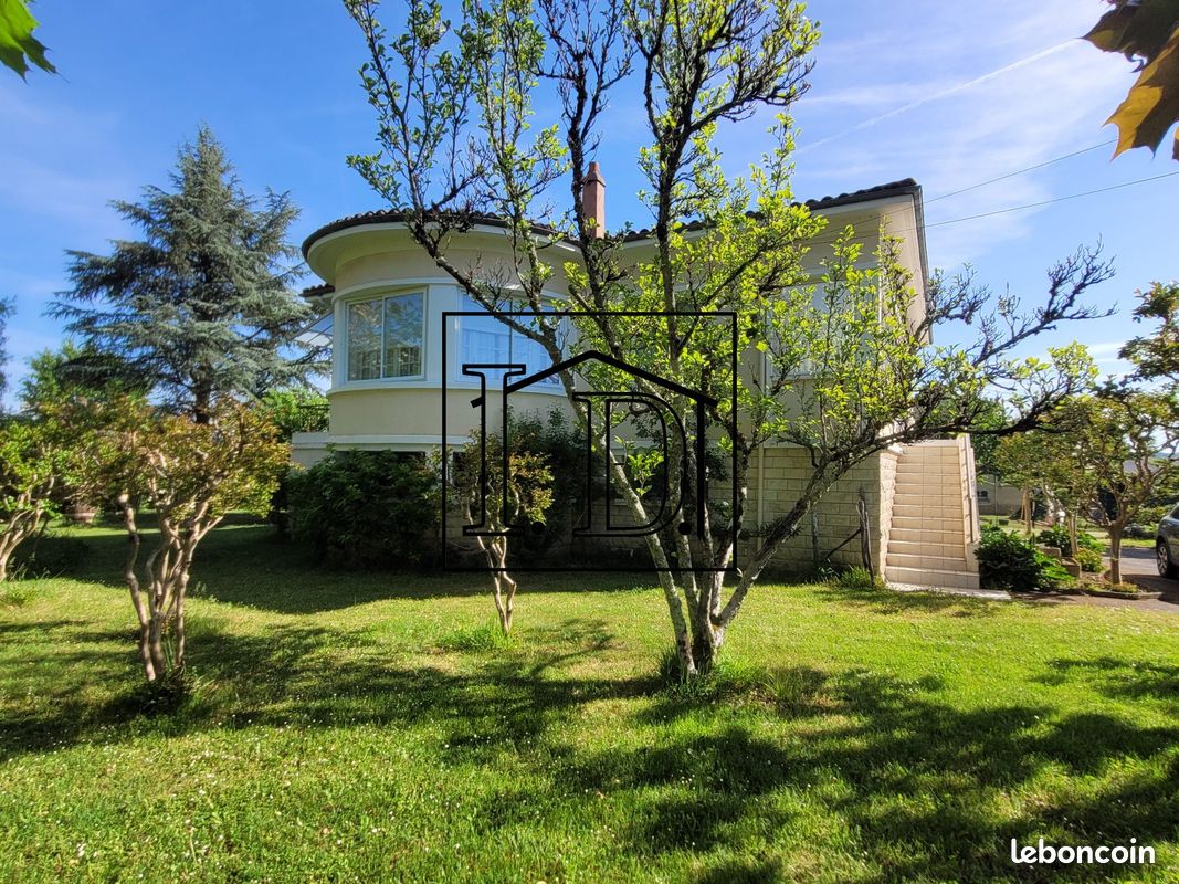 Maison 9 pièces 176 m² · à Le Buisson-de-Cadouin · 176 m² · 260 000 €
