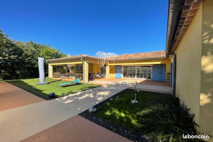 Villa 7 pièces 300 m²