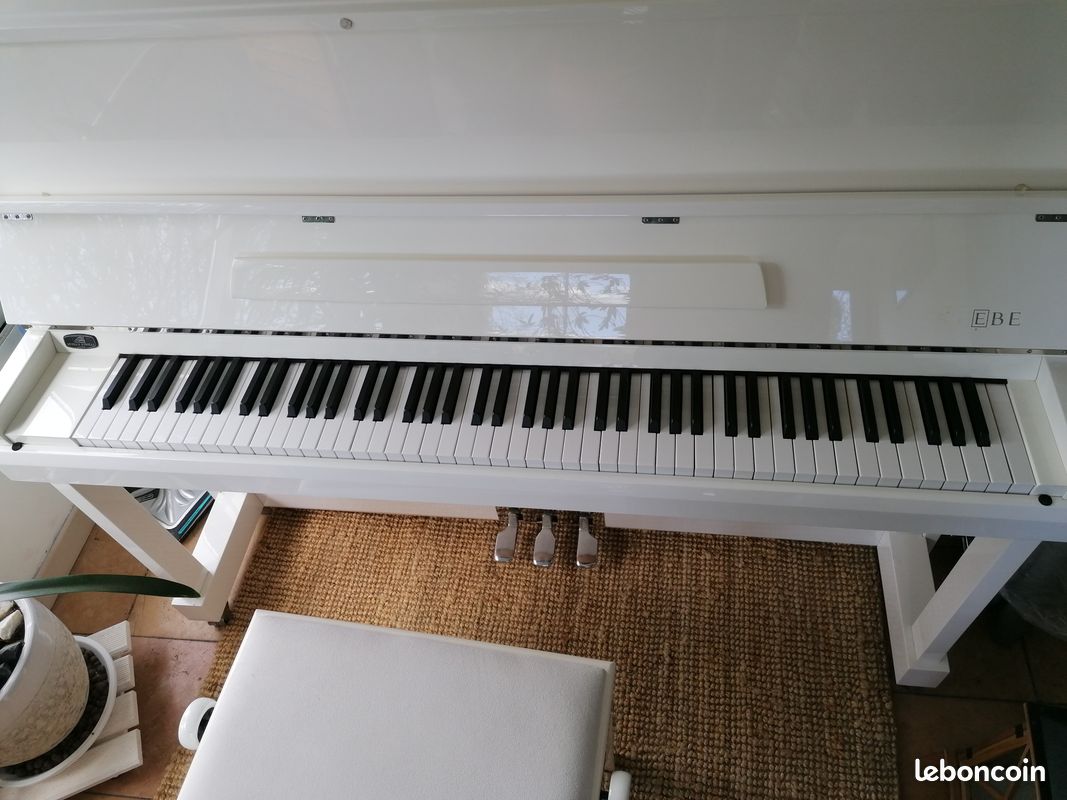 Piano droit blanc (image 3)