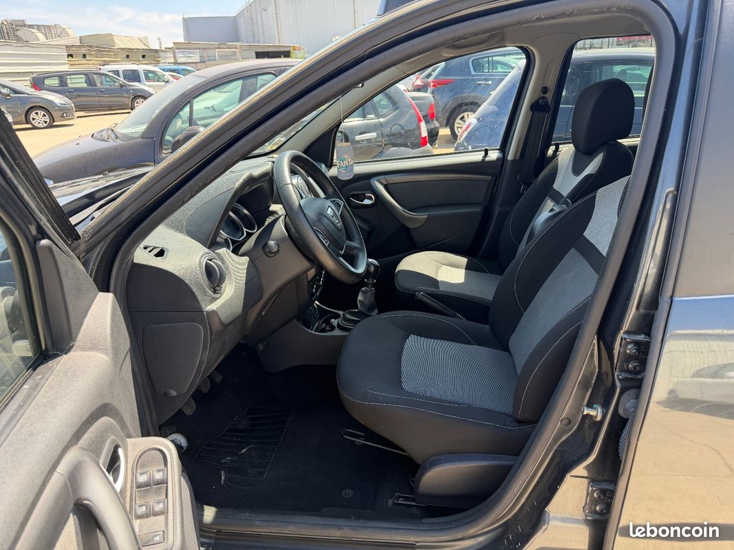 DACIA DUSTER dCi 110 4x2 Black Touch 2017 (image 8)